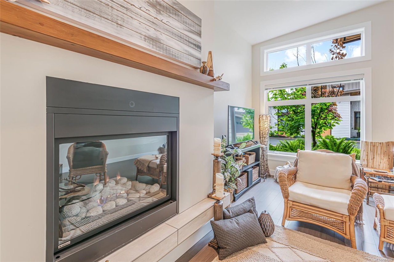 1-220 McVickers St