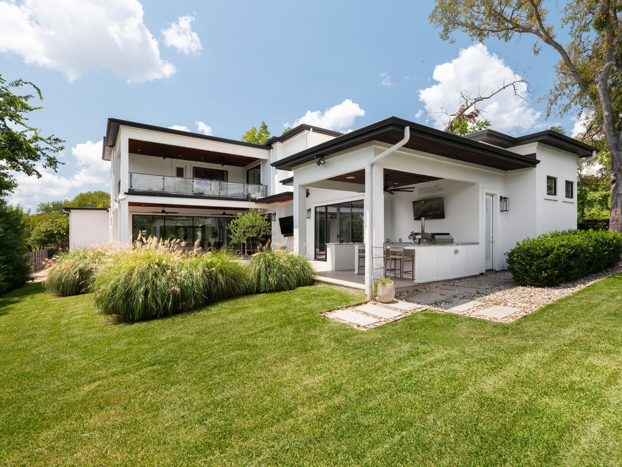Modern Warmth in the Heart of Tarrytown
