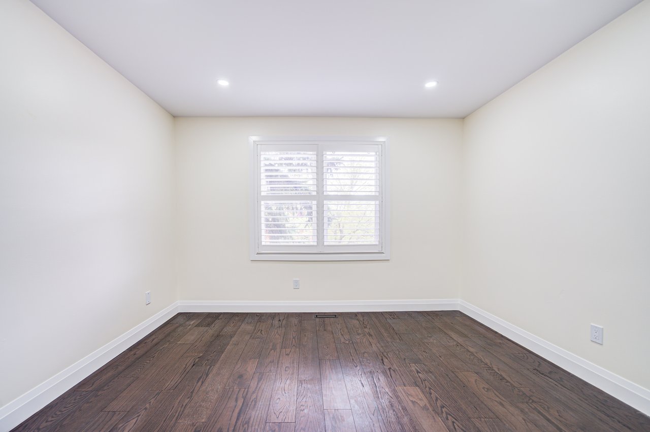 1126 Berkshire Crt