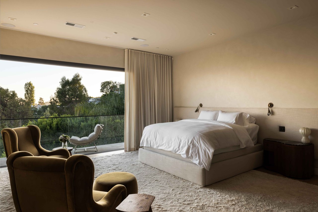 815 N Tigertail Rd, Brentwood