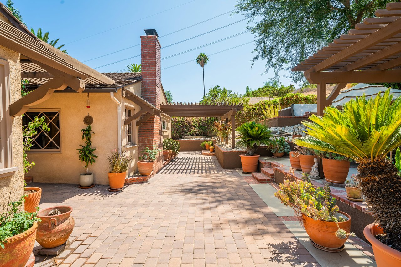 A Lil Bit O' Country in Shadow Hills * SOLD at full price