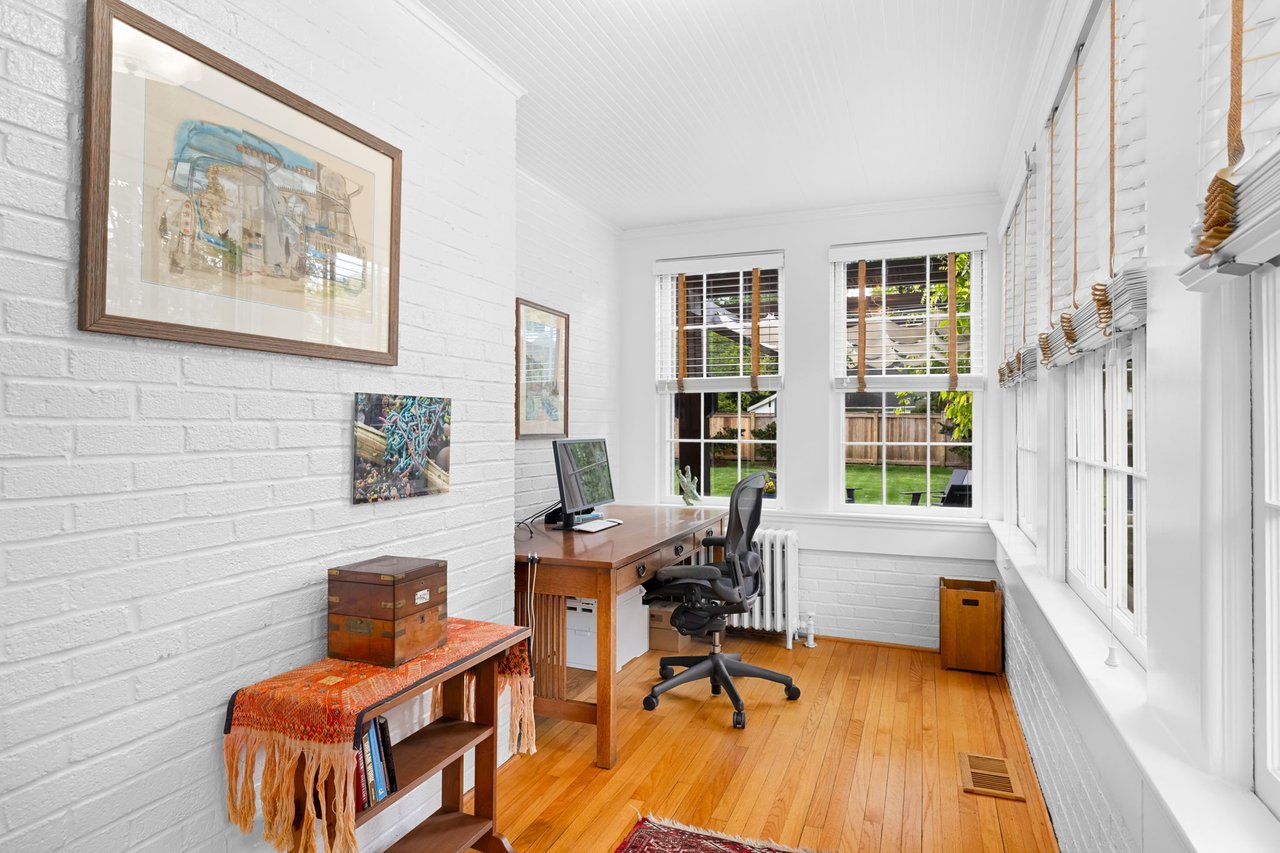 22 W OAK STREET