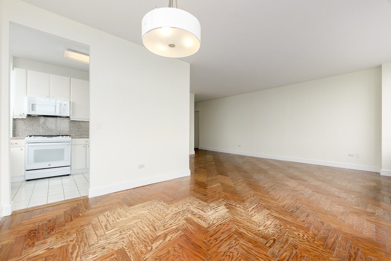 200 Riverside Boulevard, #35C