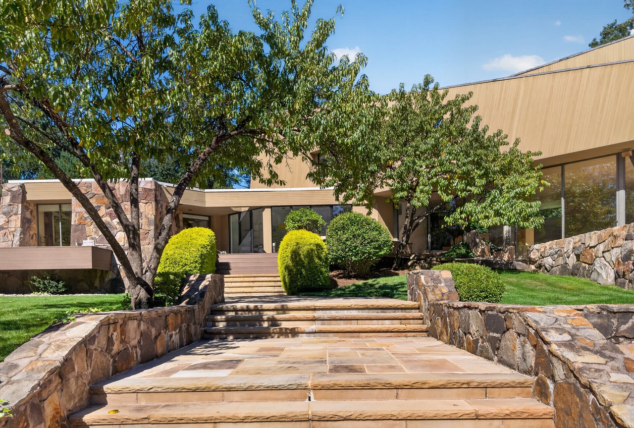 15 Horseshoe Road (Long Island)