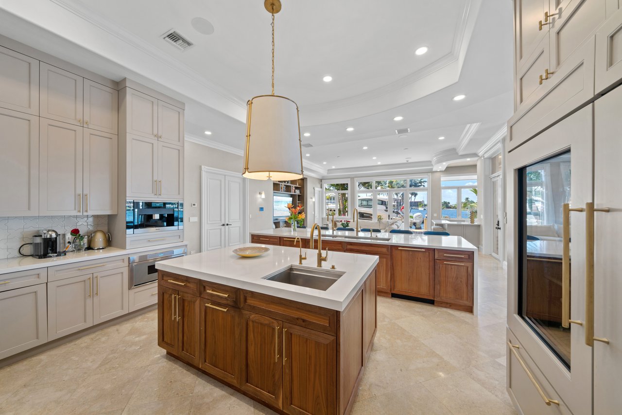 2593 SE 8th St, Pompano Beach, FL 33062