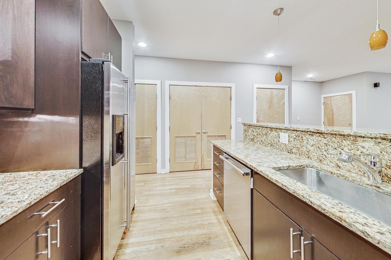 689 N Peoria St Unit 2N