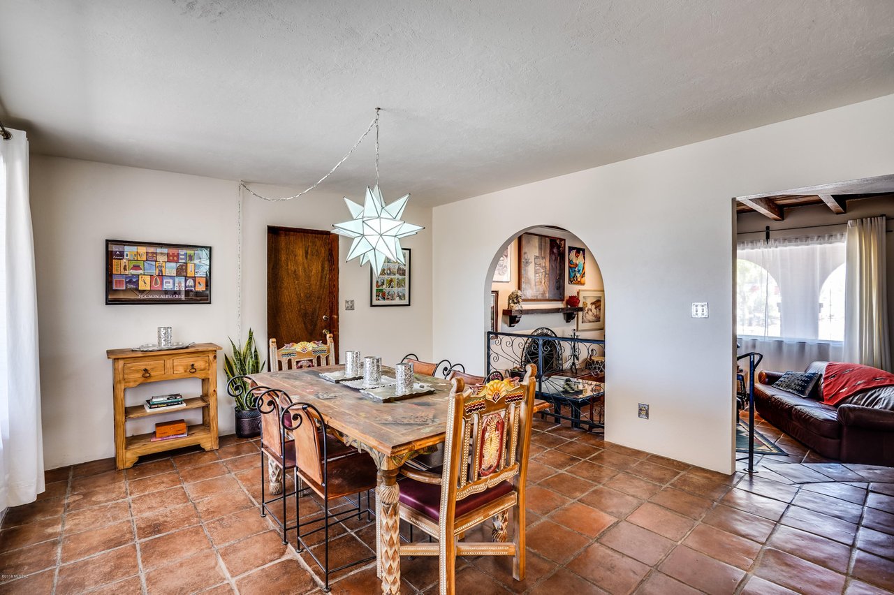 1129 W Fern Dr