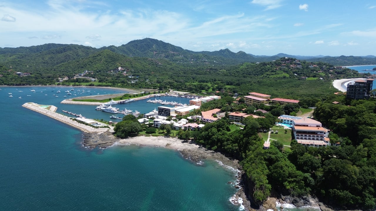 Flamingo Marina Cove 405 - Turnkey Beachfront Condo