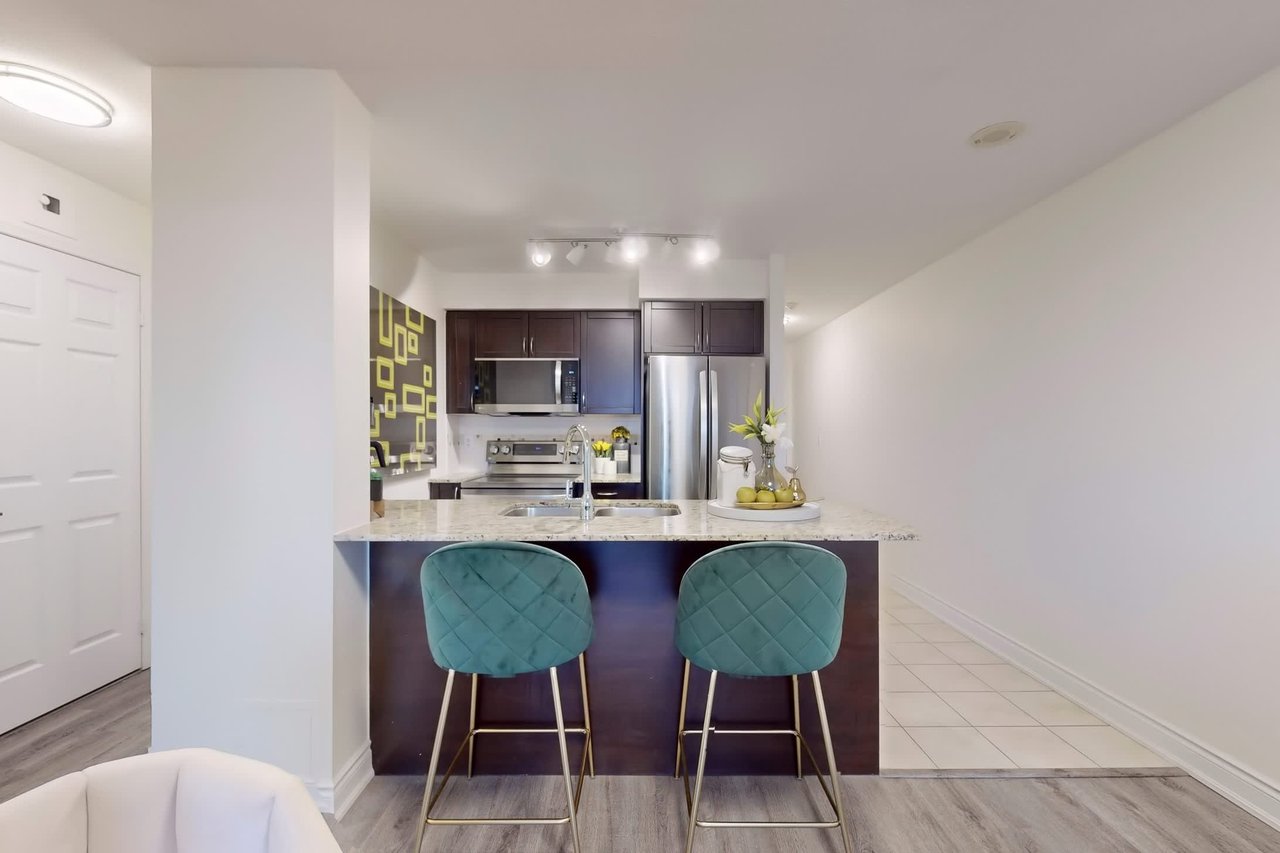75 King William Cres Unit: LPH13
