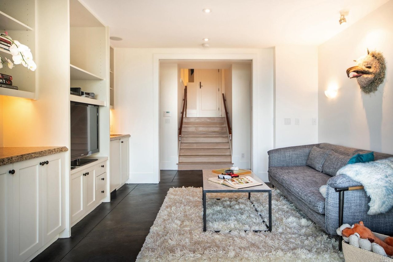 106 Mount Tiburon Rd