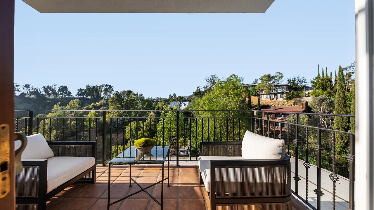 2591 Leicester Dr, Hollywood Hills