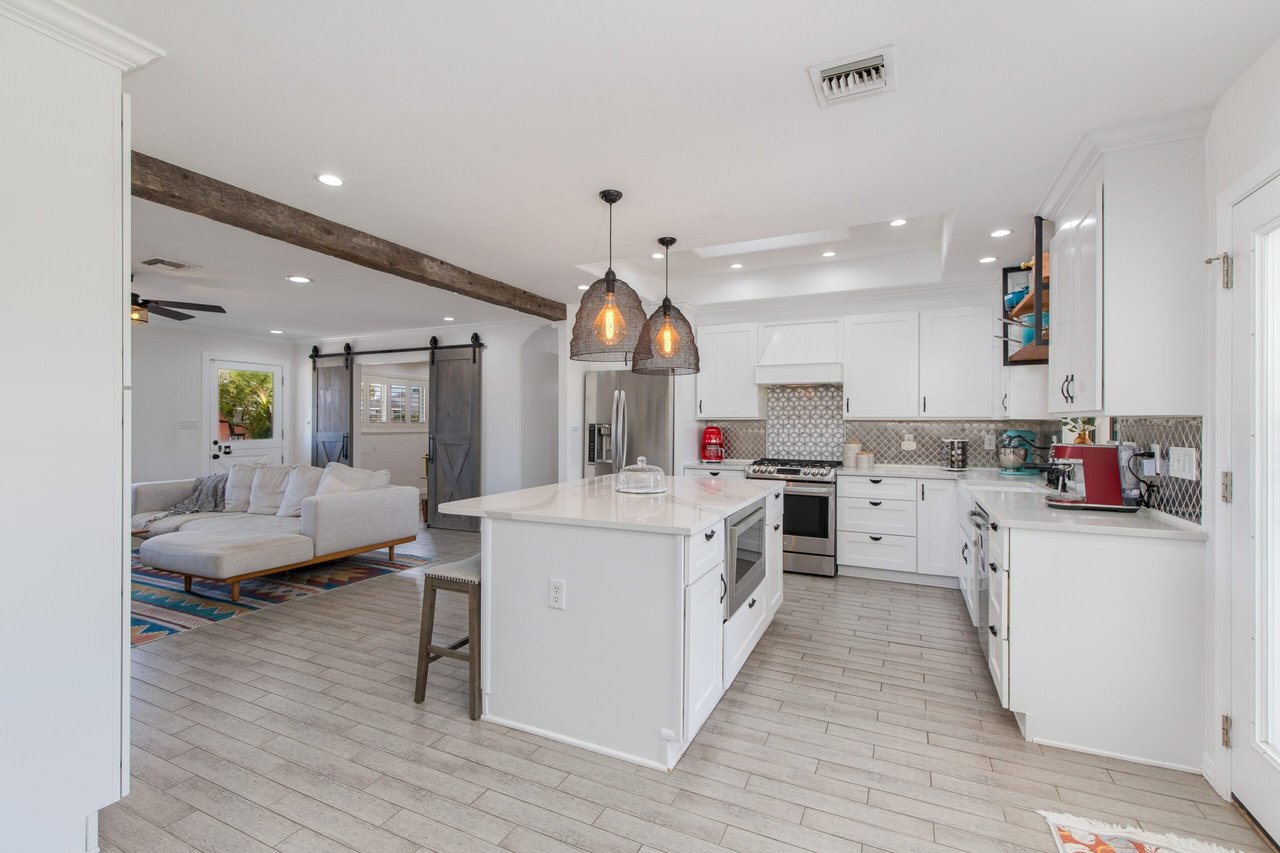 8043 E Clarendon Ave