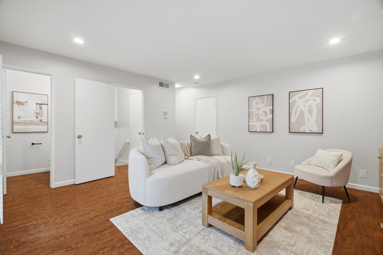 1554 Queenstown Court