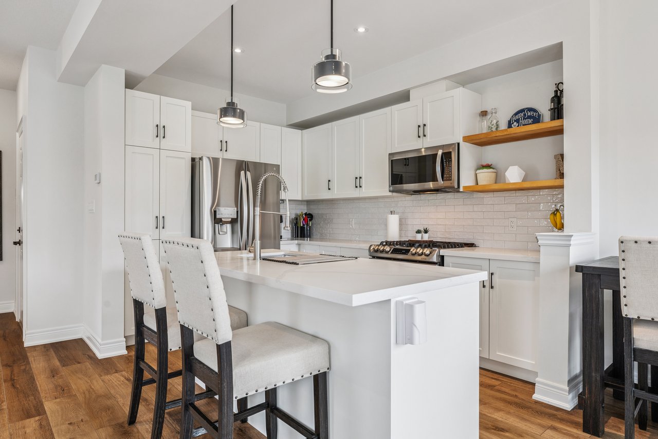Beautifully updated END-UNIT townhome