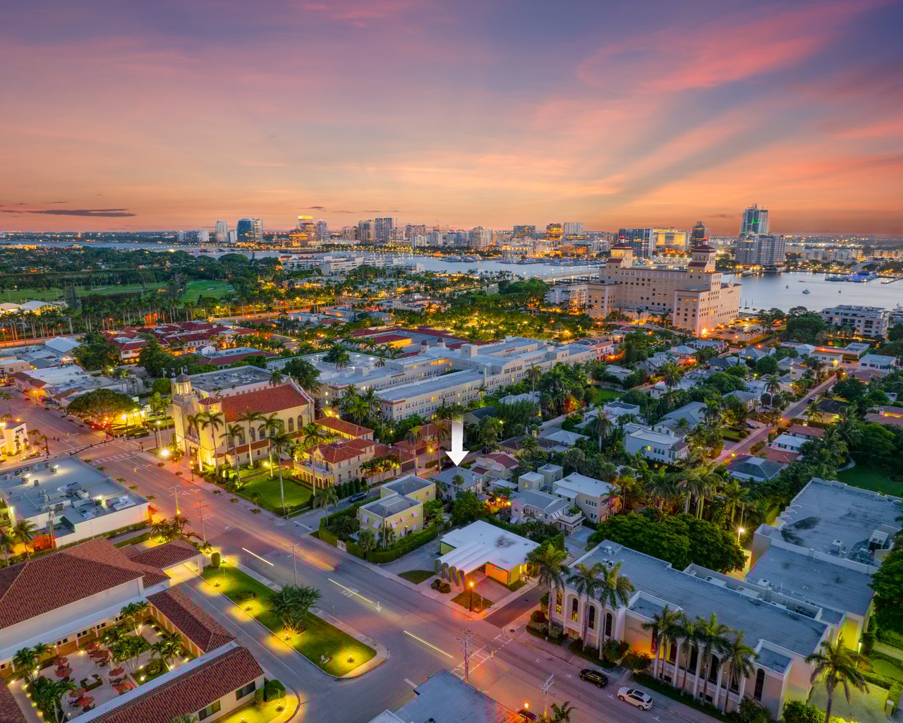 Charming Like New Residence In Town