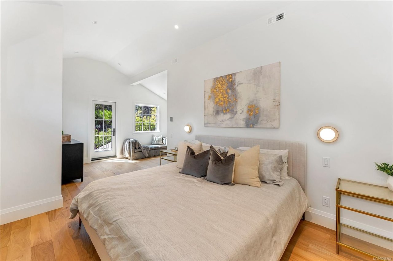 736 Falkland Rd, Oak Bay