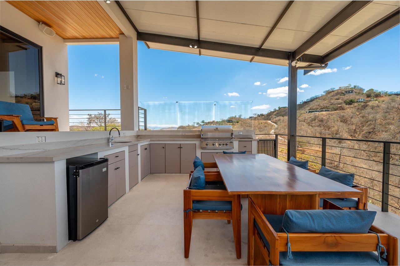 Casa En Las Rocas | Spectacular Ocean-View Home in Pacific Heights