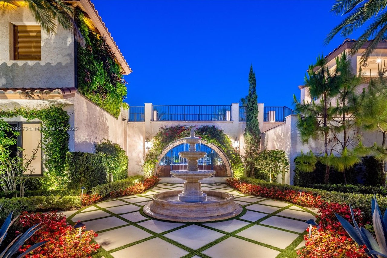 600 Isle Of Palms Dr