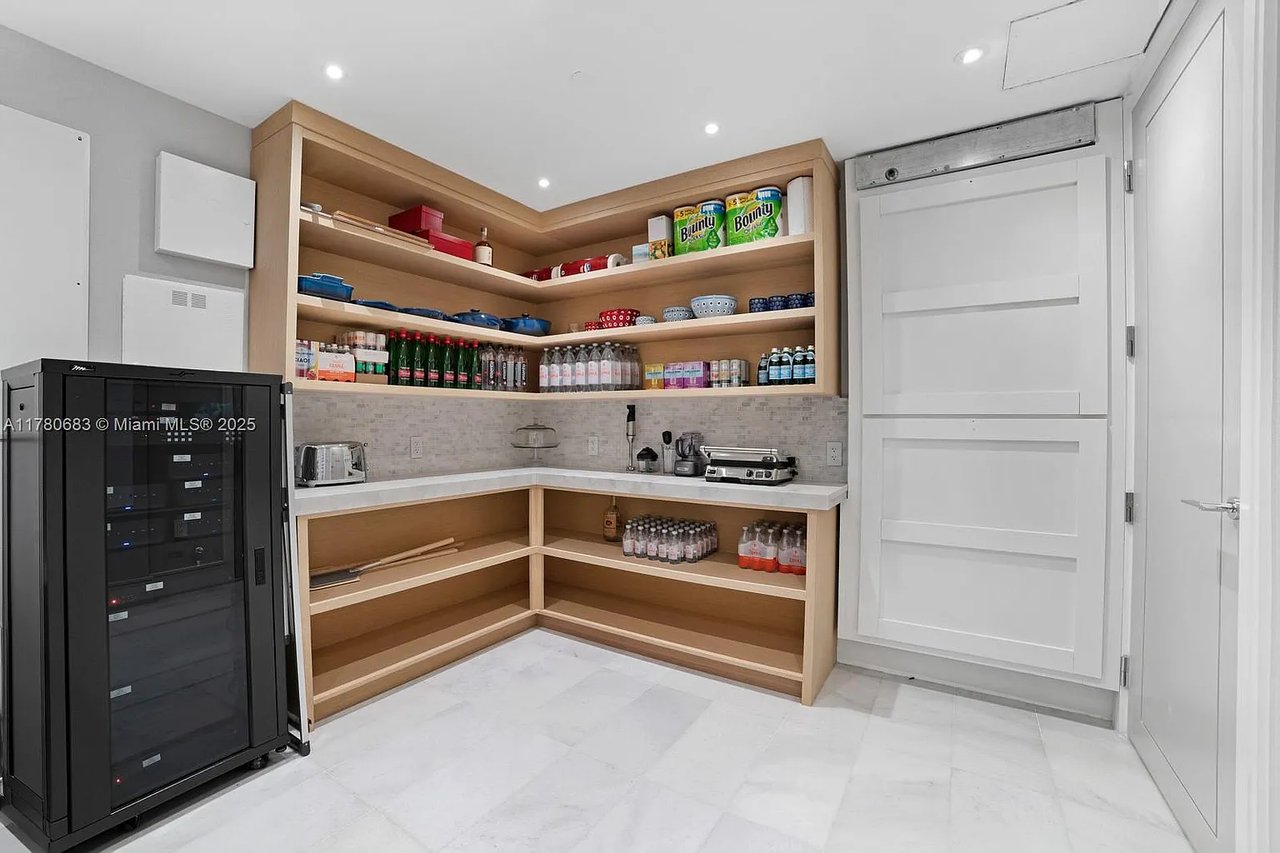 17975 Collins Ave #N701