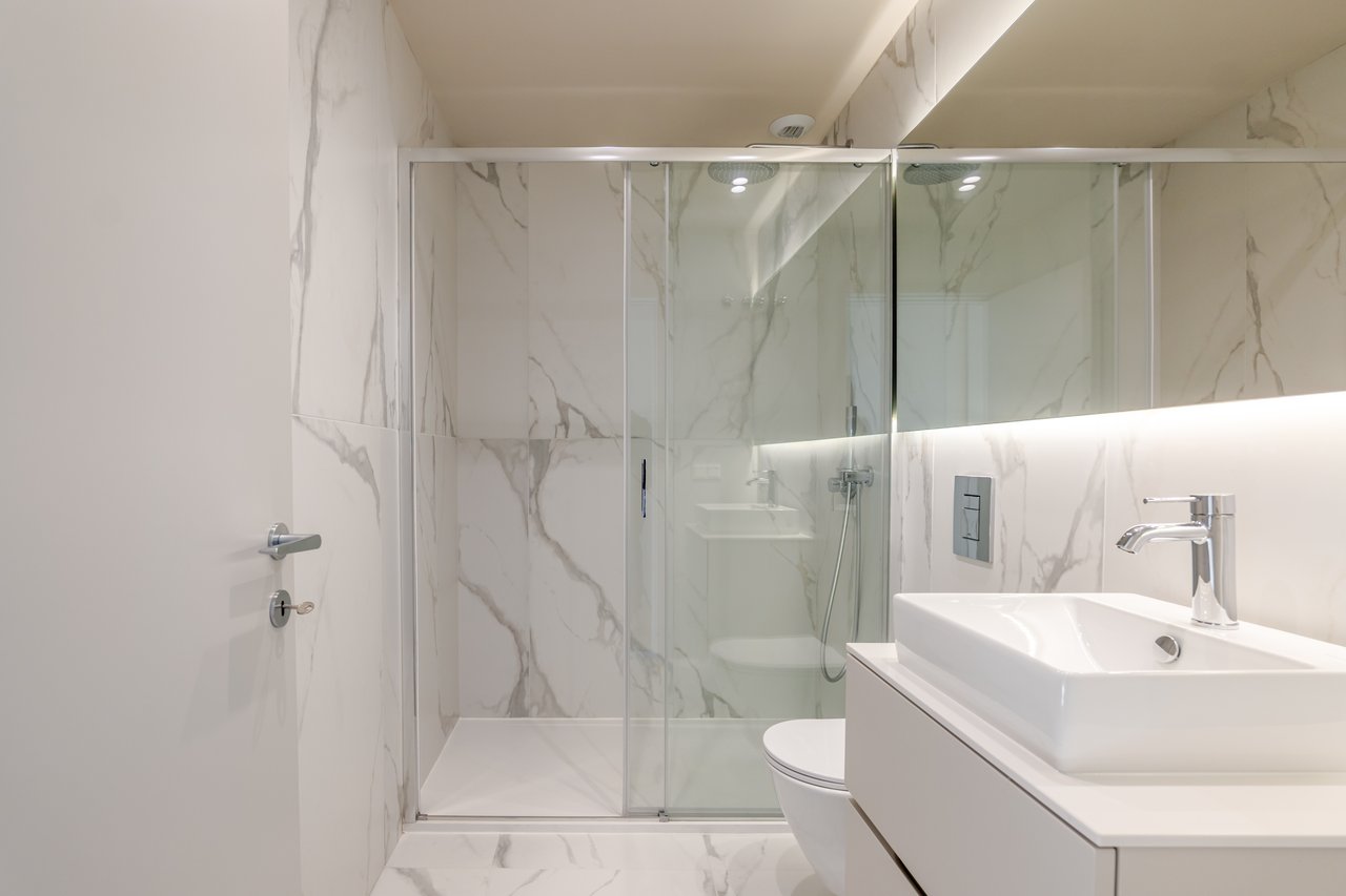Luxury 4-Bedroom Apartment in Porto
