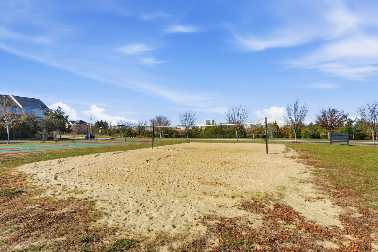 42757 Gelding Sq, Chantilly, VA 20152	