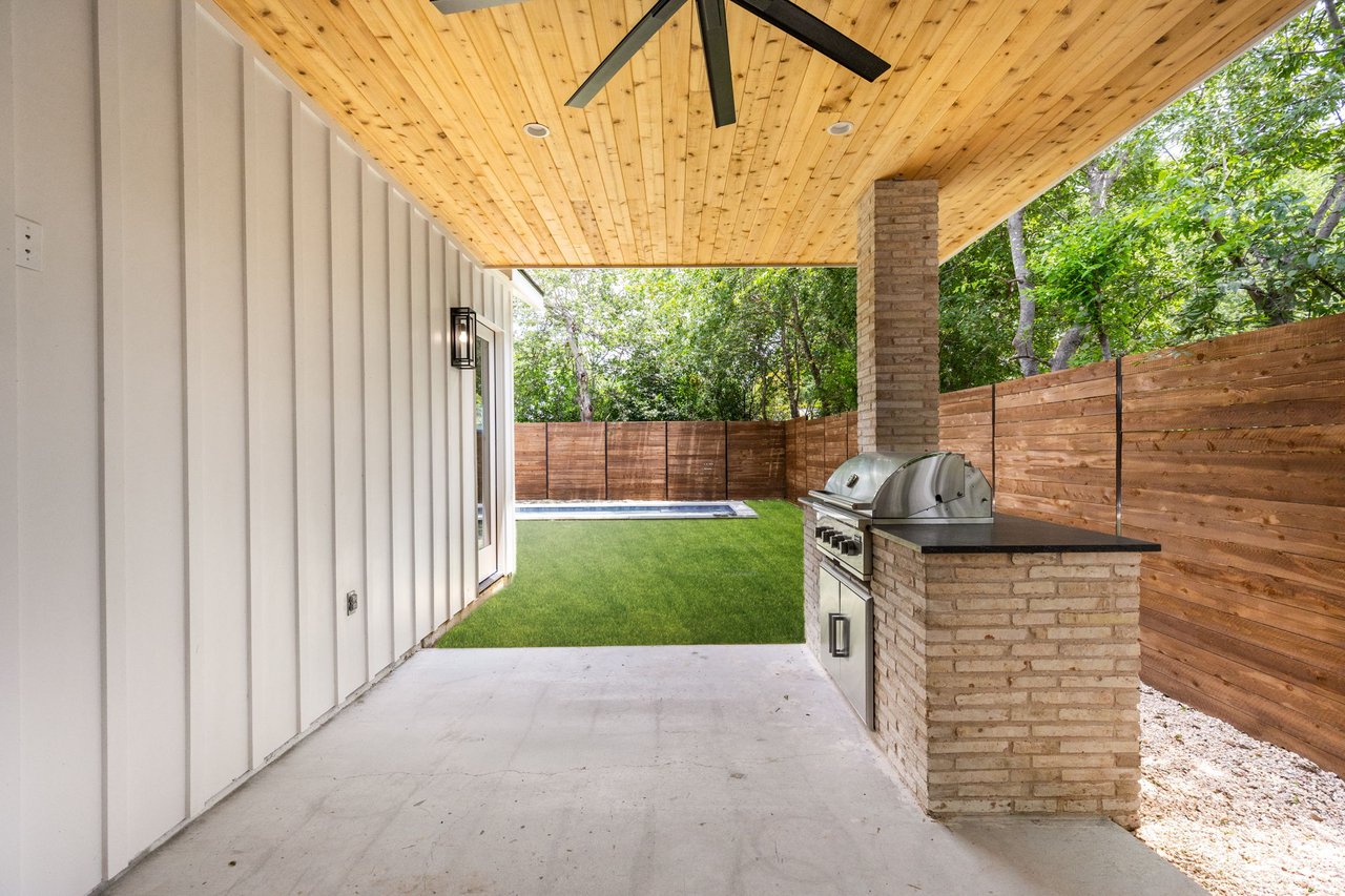 1208 Brentwood St