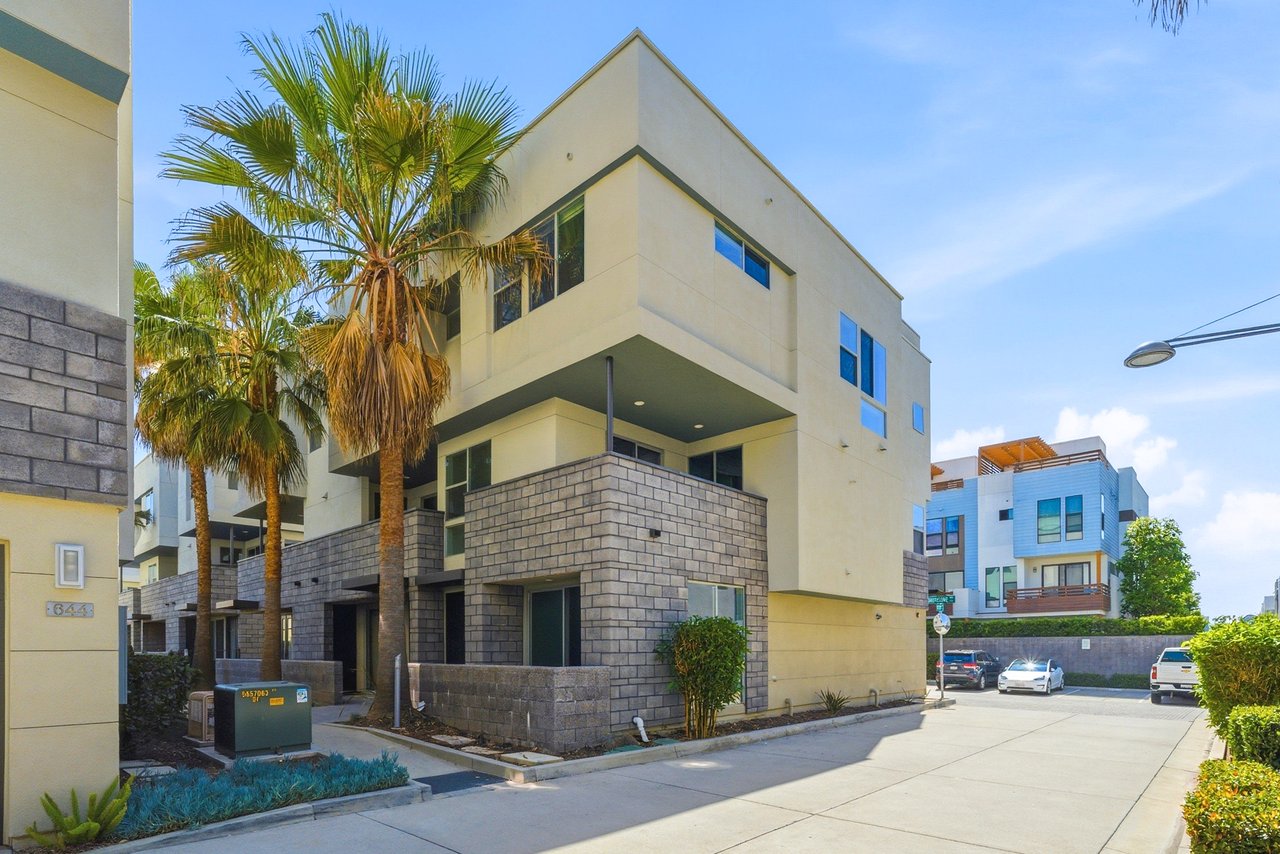 1688 Shoreline Way