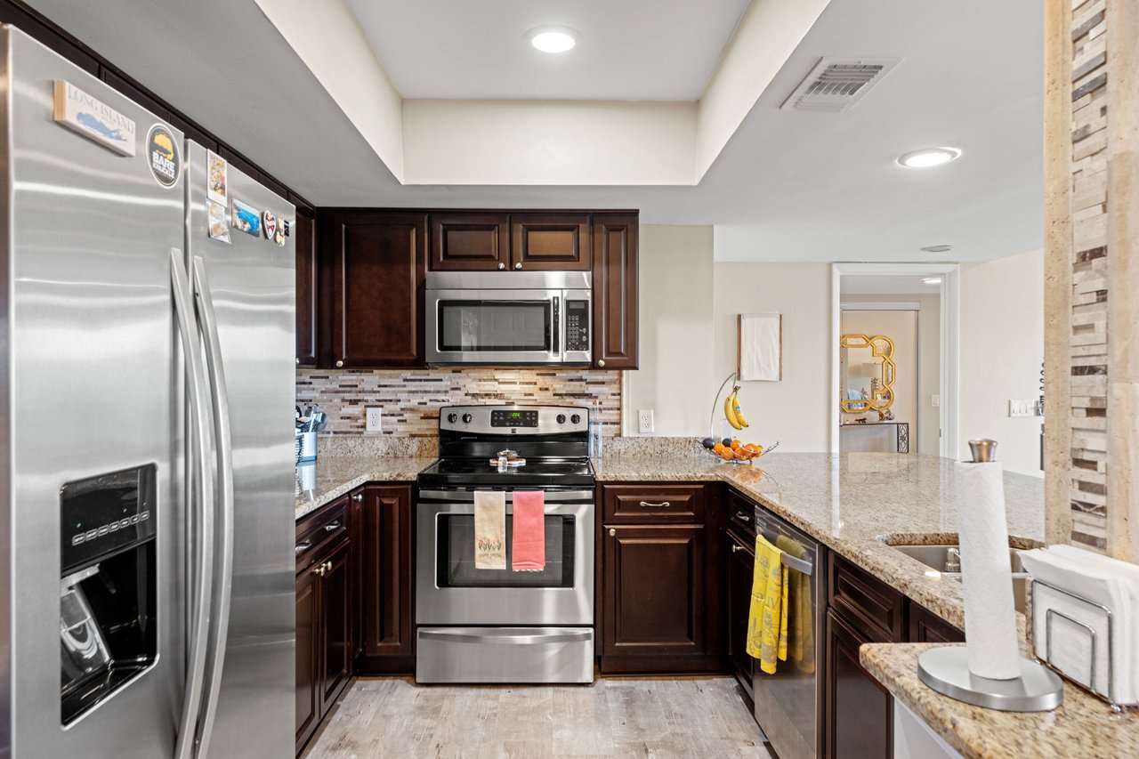 Upgraded 2-Bed Condo in Tarpon Springs with Scenic Views