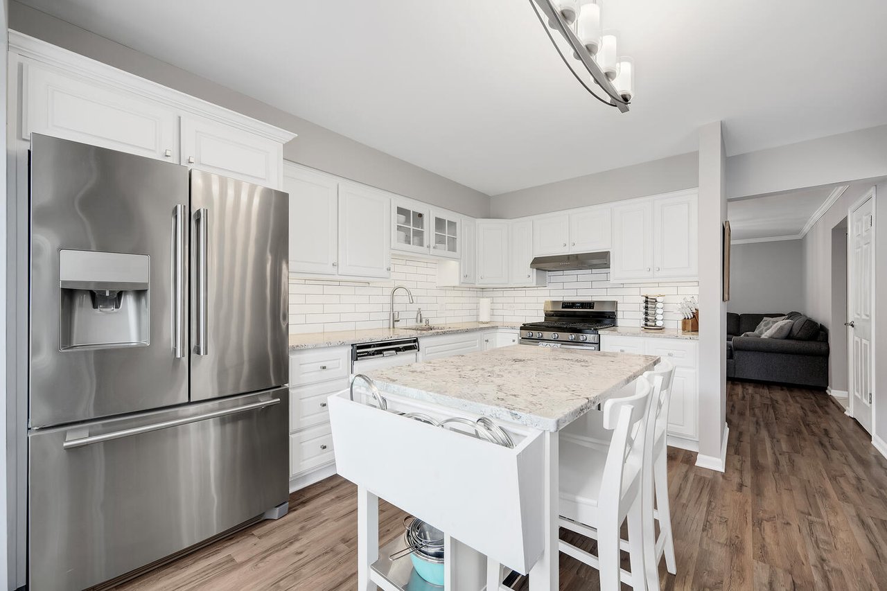 1808 Courtenay Drive, Wheaton IL – Adare Farms Townhome Near Parks, Trails, and Top Schools