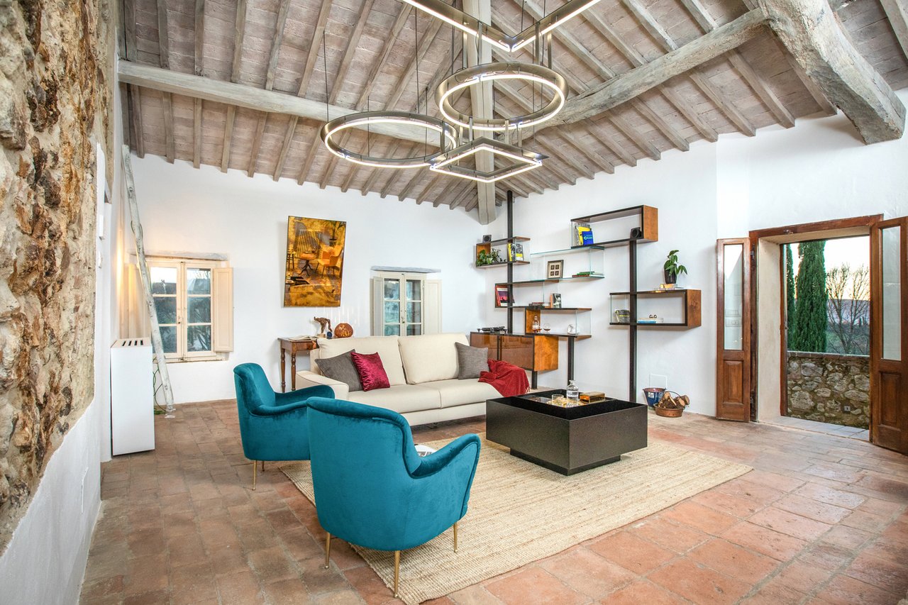 Country Luxury Home For Rent in Valdorcia