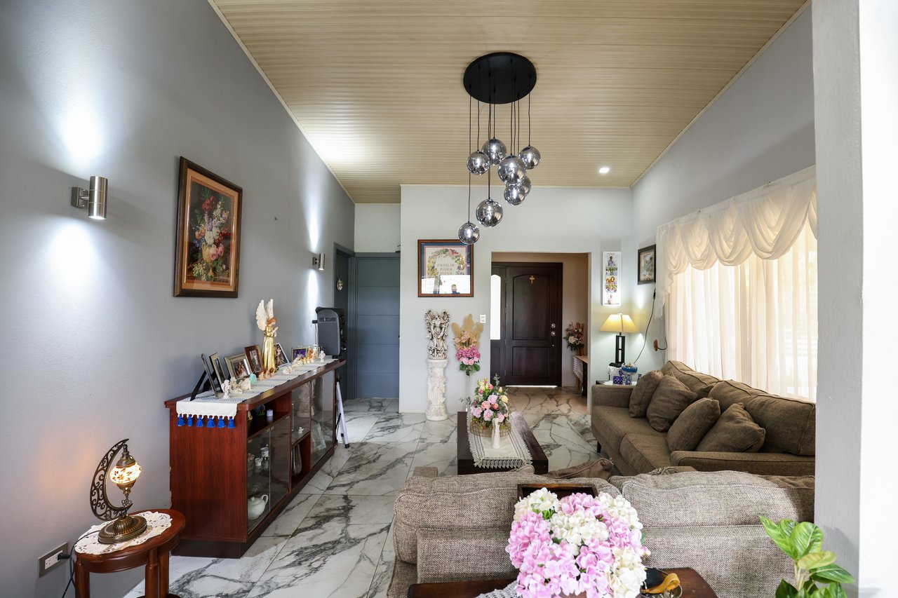5-BEDROOM CHIRRIPO MOUNTAIN VIEW HOME WITH EASY ACCESS, PREMIUM FINISHES, FRUIT TREES AND LANSCAPED – 0.22 ACRES