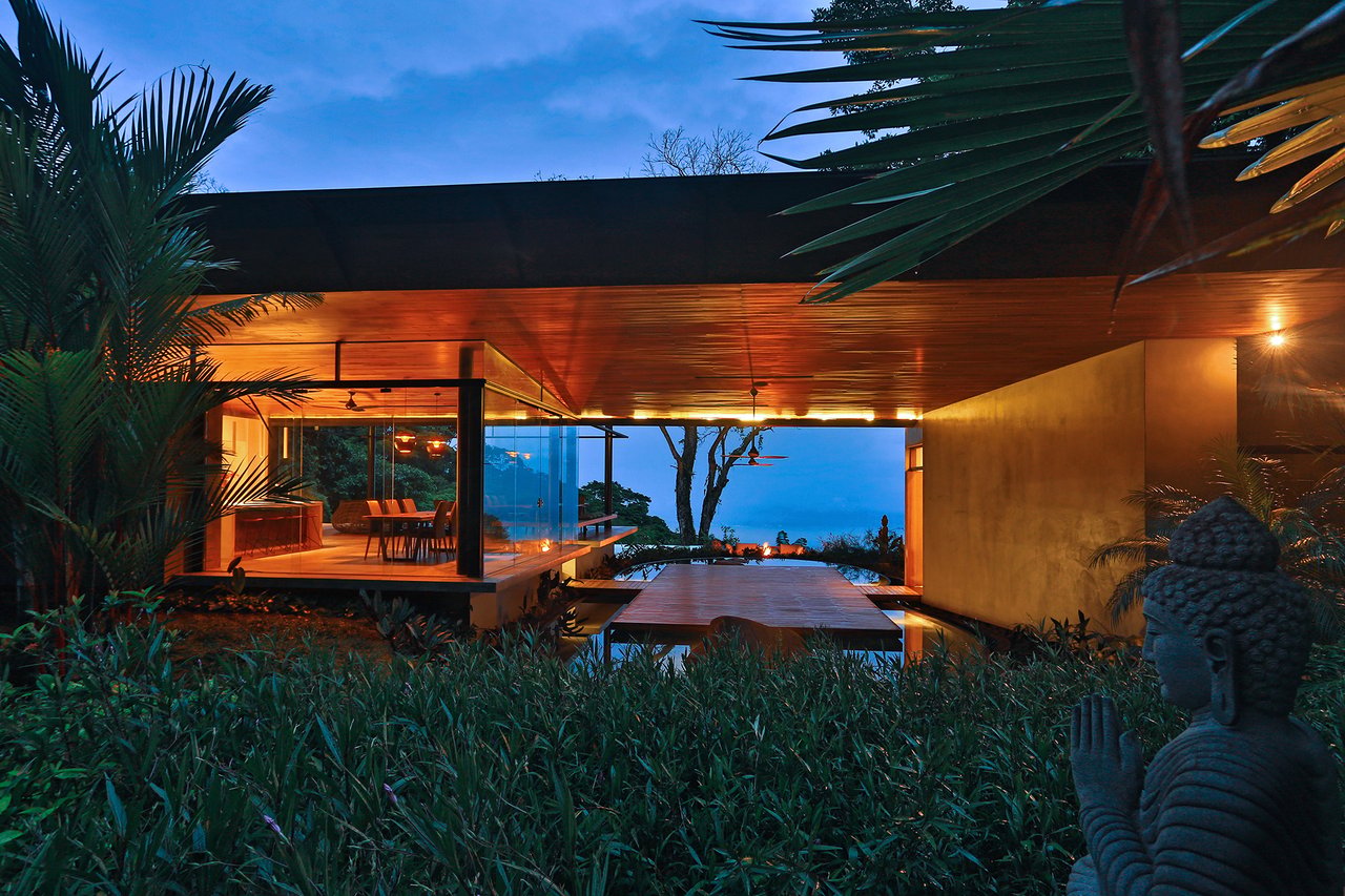 Casa Sanctuary ·  Luxury Jungle Villa · Whale Tail View