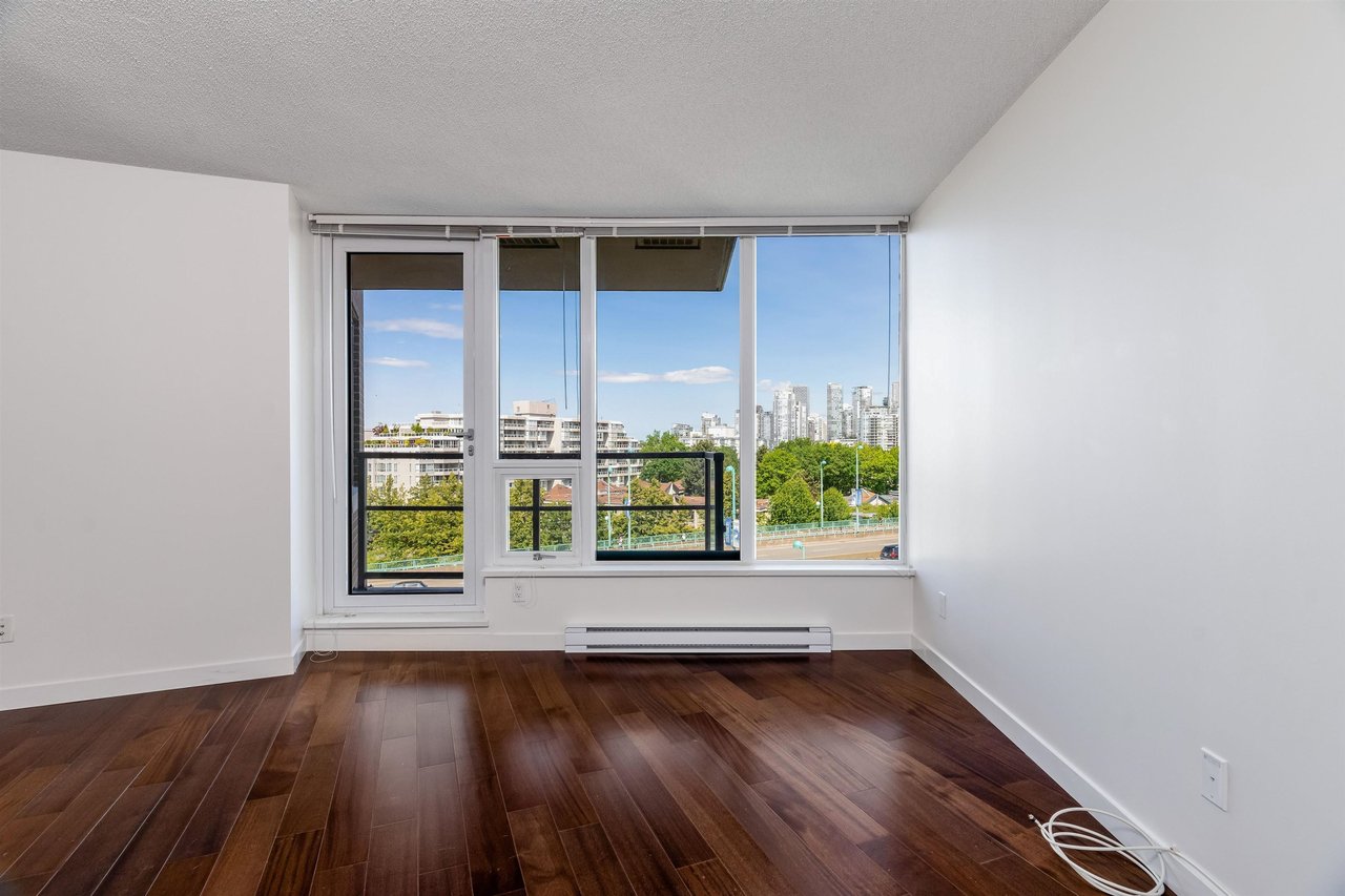445 W 2nd Ave