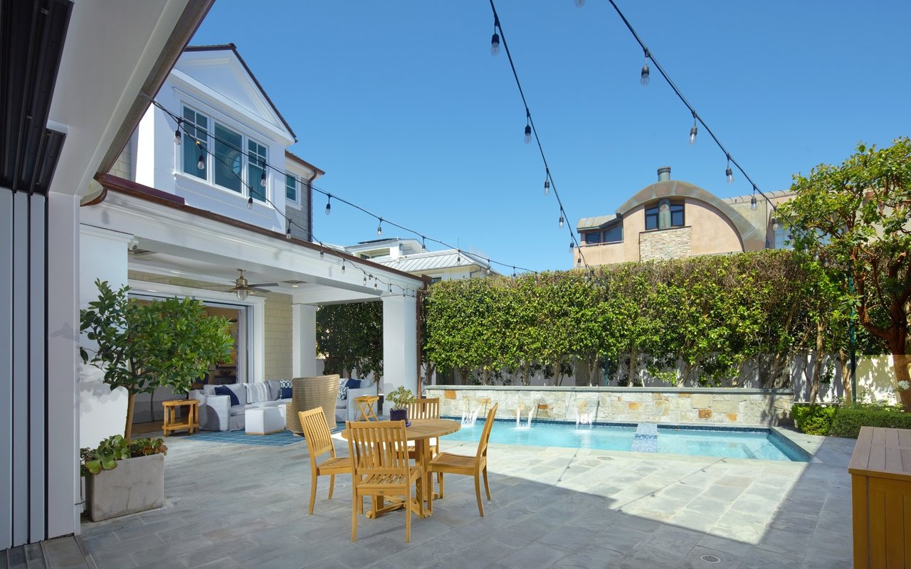1324 E Balboa Boulevard