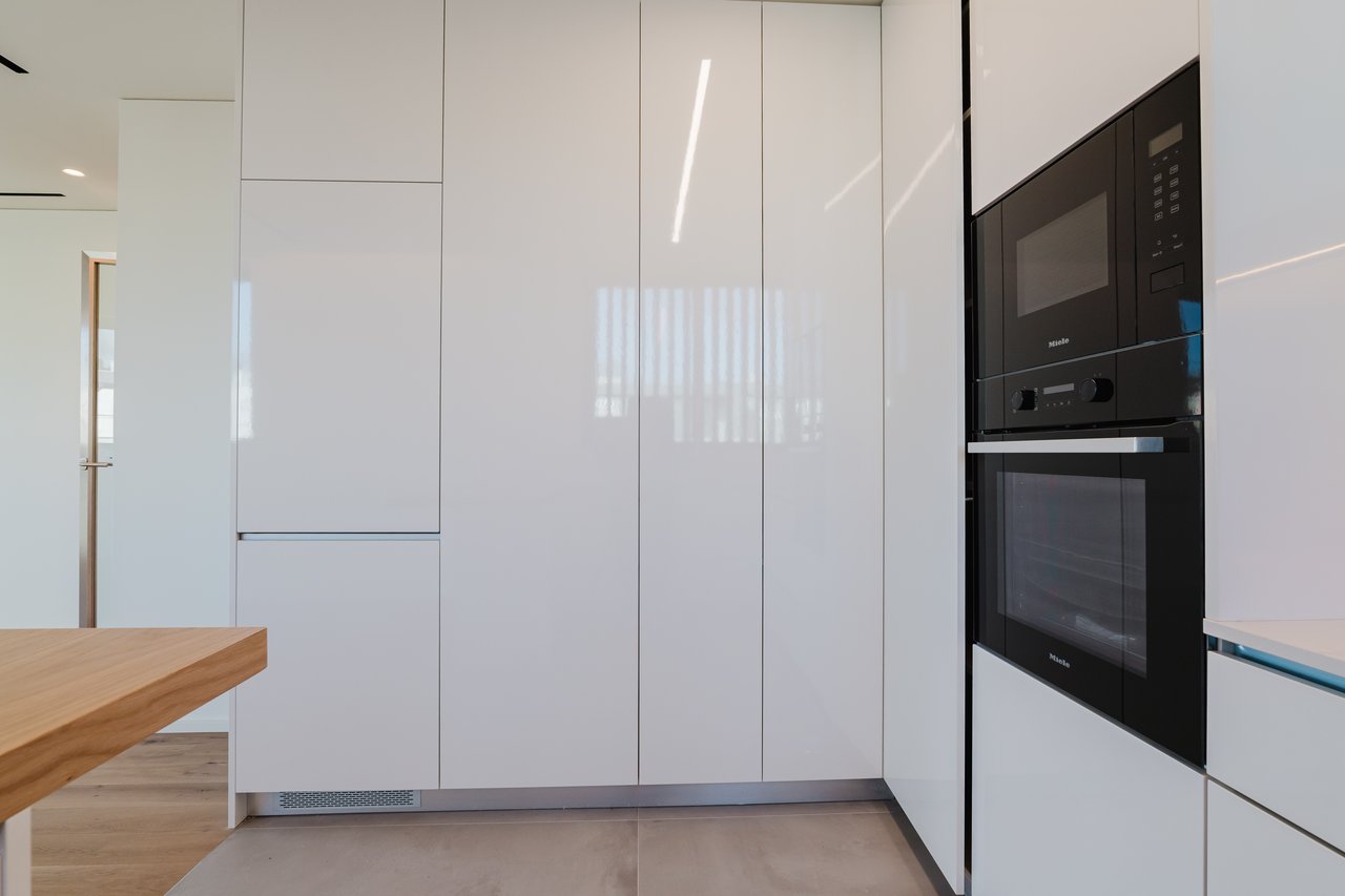 Elegant 3-Bedroom Sea-View Apartment with Large Terrace & Rooftop Pool in Vila Nova de Gaia