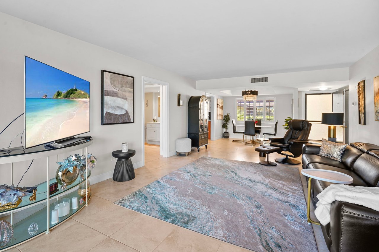413 Augusta Blvd #105