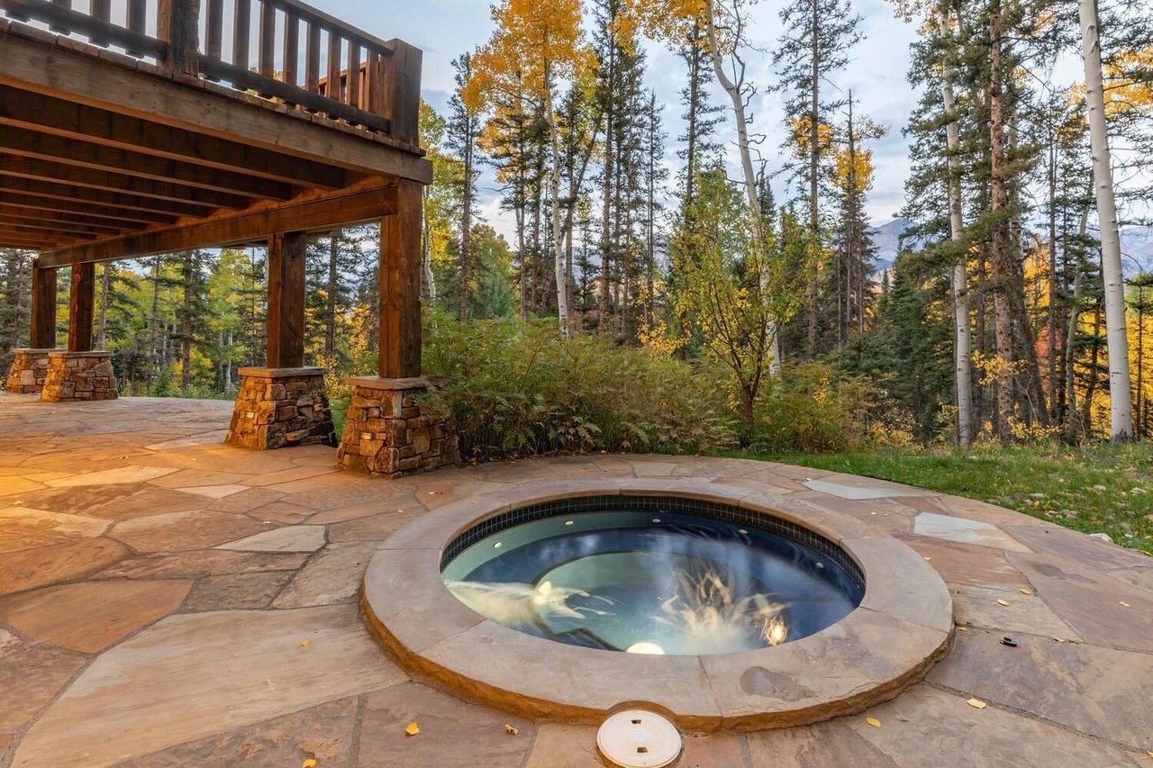 274 Benchmark Dr