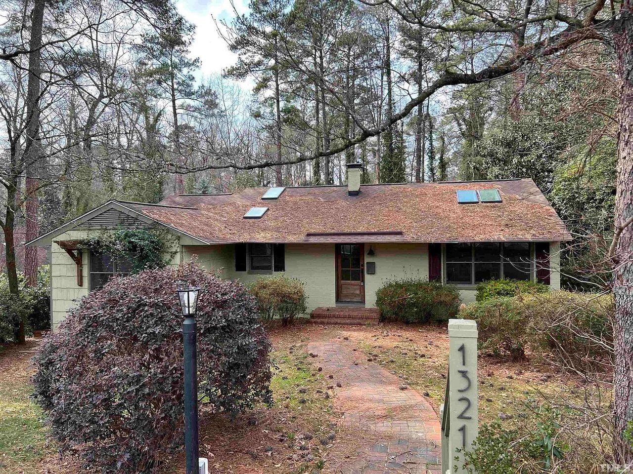1321 Hathaway Rd