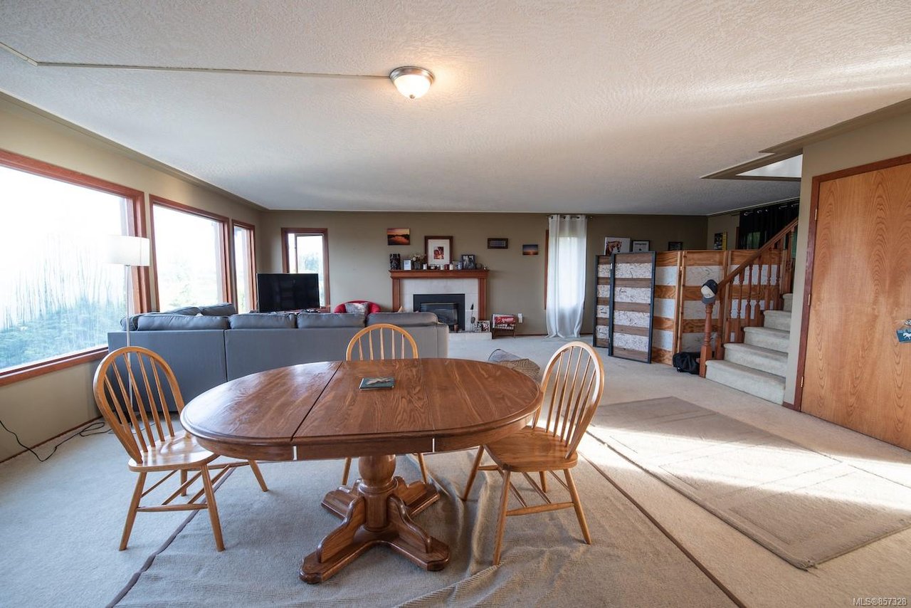 7081 Central Saanich Rd
