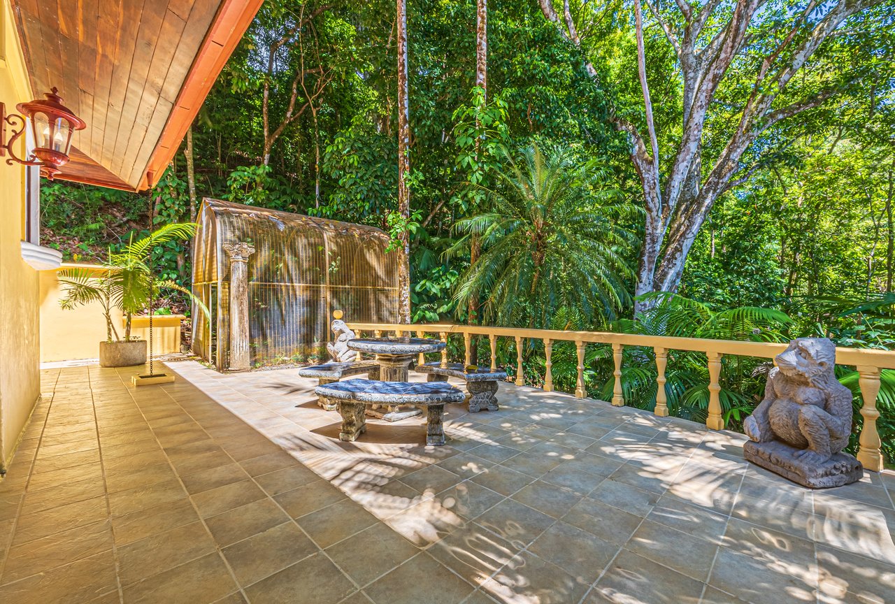 Nido Escondido, Playa Dominical