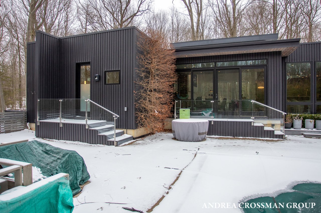 6919 Bendemeer Drive