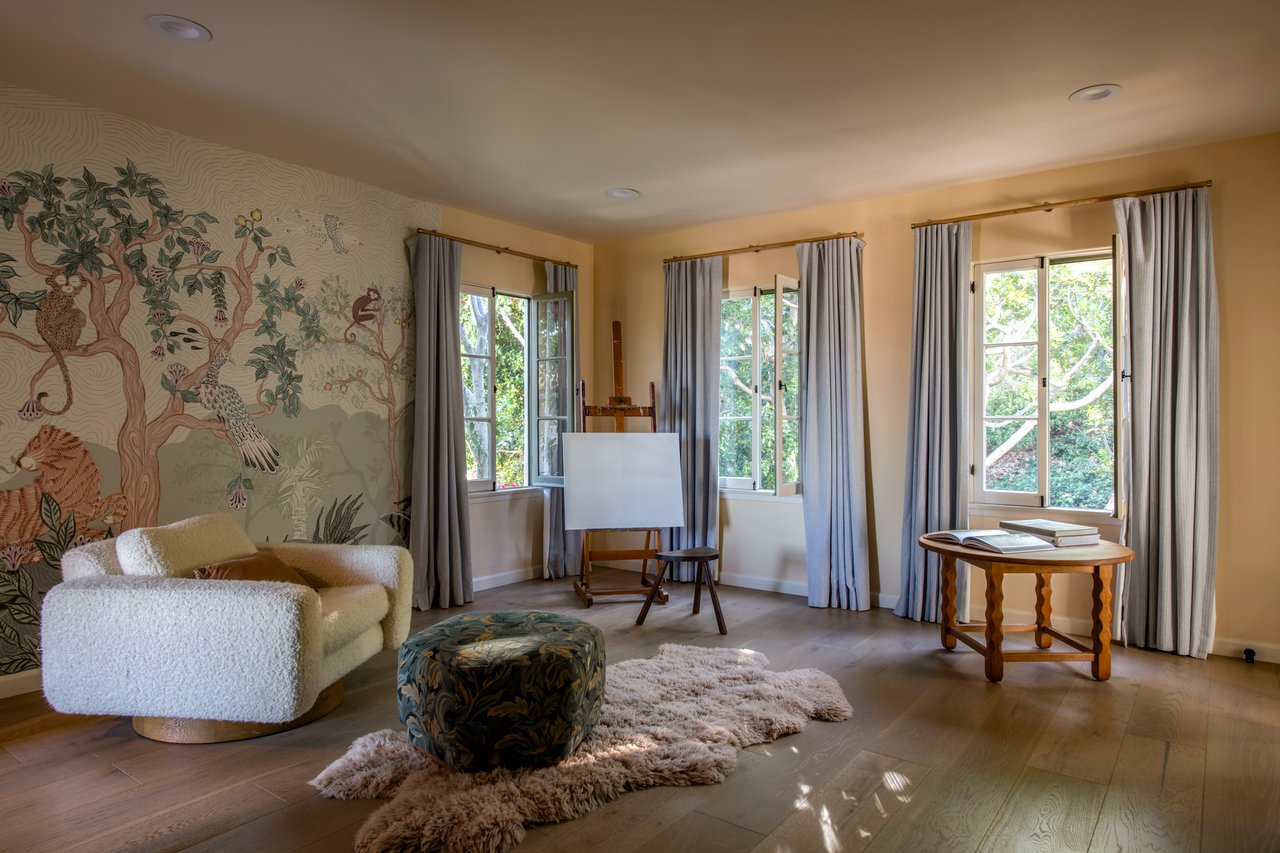 1982 N Normandie Ave