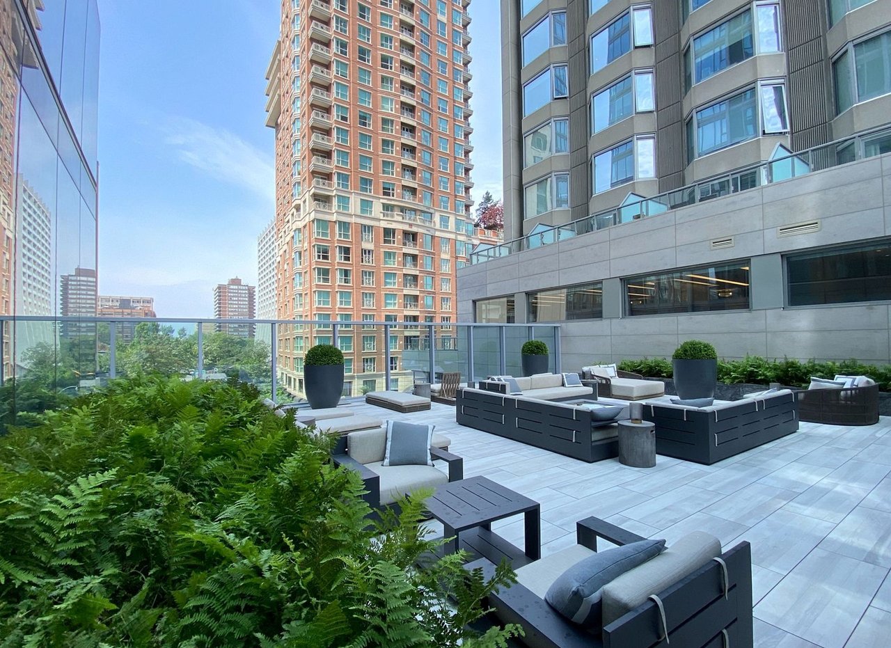 Cumberland Tower Suite 1812