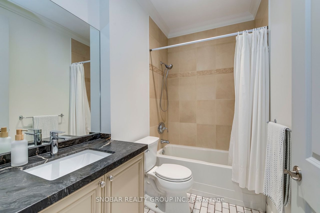 PAISLEY MODEL PENTHOUSE