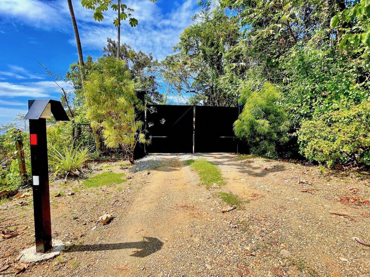 6 Bed Ocean View Estate, 2 Pools, Perfect for Air BnB, Hotel, or Family Compound, 2.24 Acres