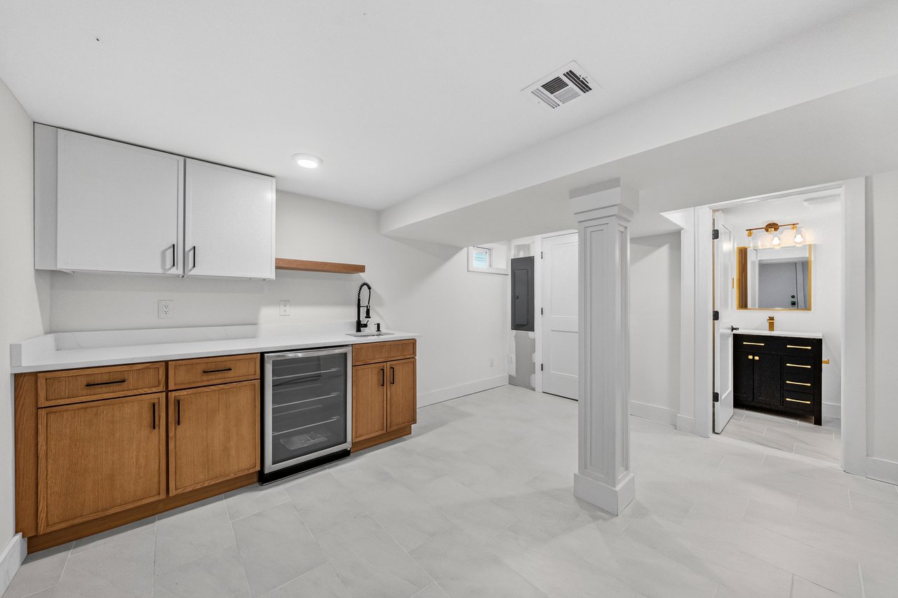 887 Linden Ave, Ridgefield, NJ 07657