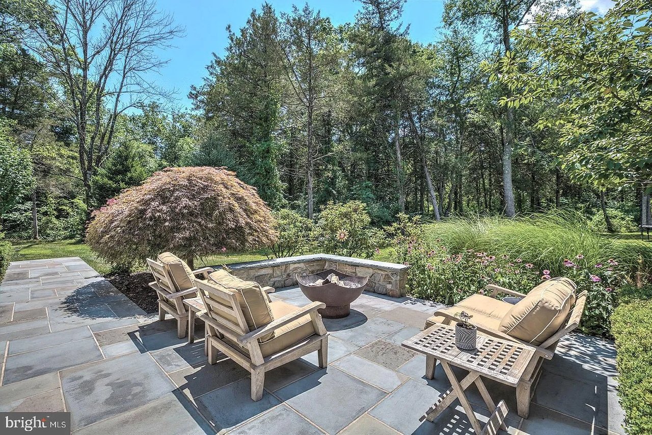 6 Rustic Dr