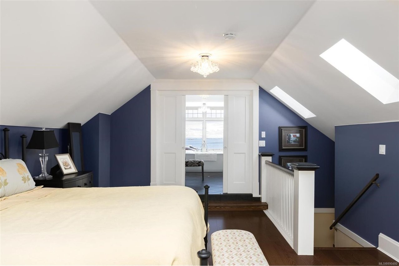 2422 Esplanade Rd