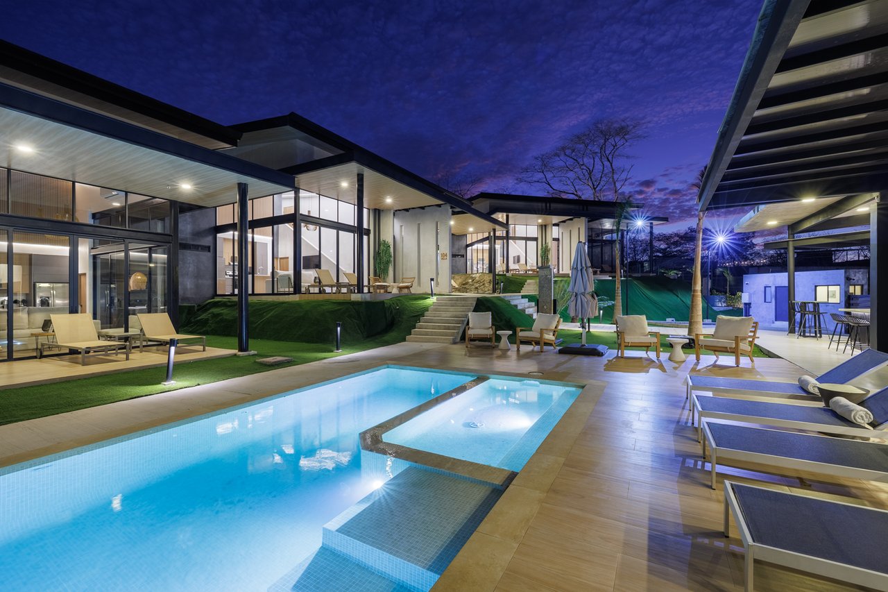 20882 - Multi-Villa Property with 18 Bedrooms, Pool & Clubhouse, Tamarindo