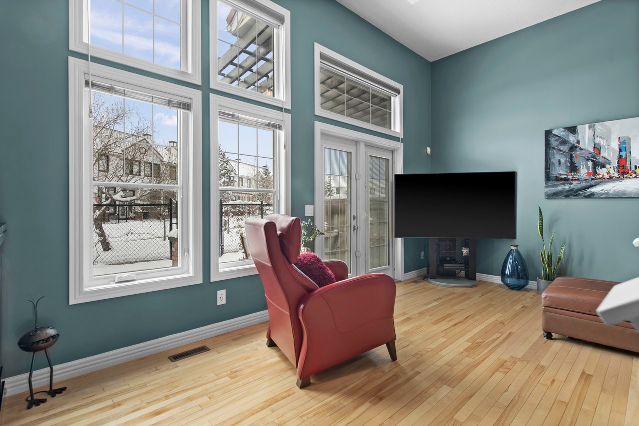 8910 Royal Oak Way NW